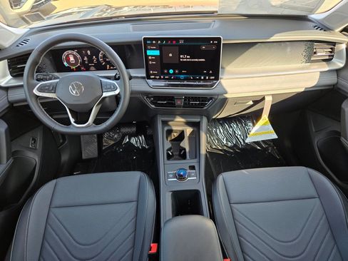 New 2026 Volkswagen Tiguan SE image 9