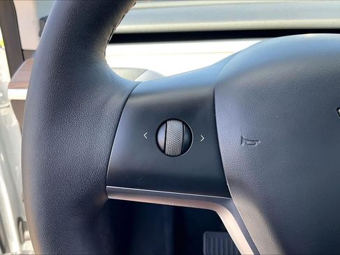 Used 2023 Tesla Model Y AWD image 21