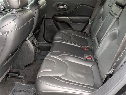 Used 2019 Jeep Cherokee Limited AWD/4WD image 19