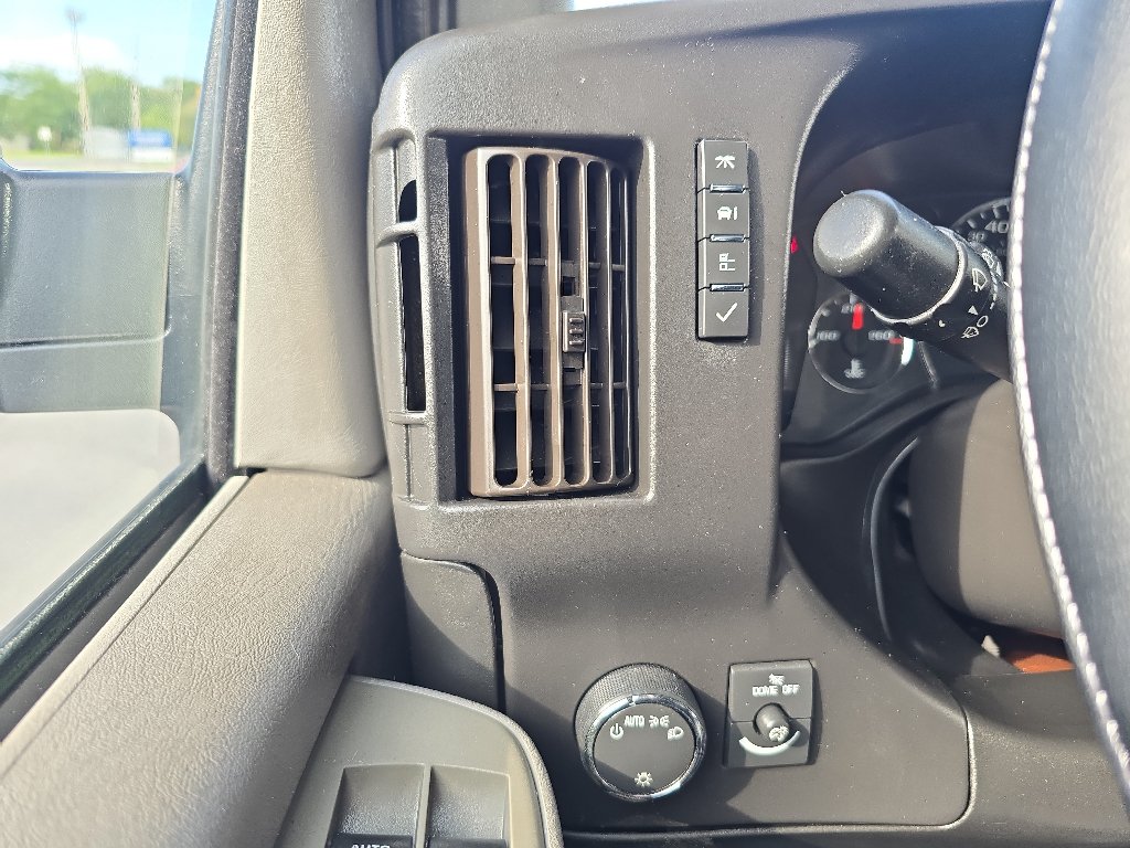 Used 2017 Chevrolet Express 2500 RWD image 24