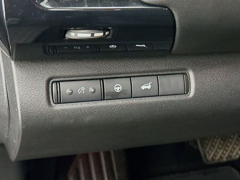 Used 2025 Nissan Pathfinder SV image 17