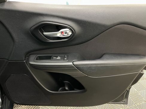 Used 2015 Jeep Cherokee Latitude w/ Cold Weather Group image 36