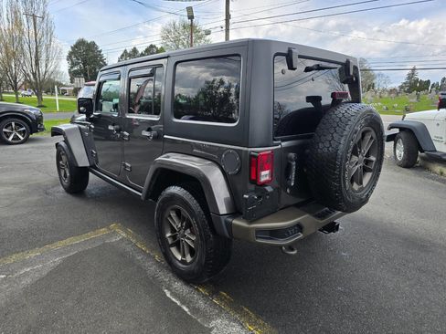 Used 2017 Jeep Wrangler Unlimited Sahara image 5