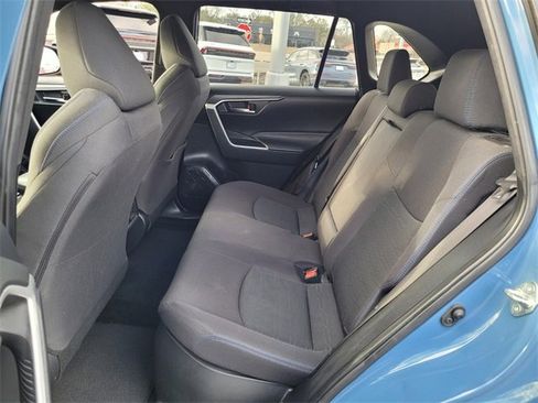 Used 2022 Toyota RAV4 SE image 9