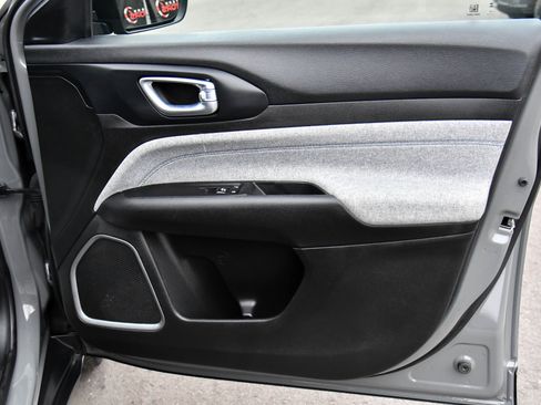 Used 2023 Jeep Compass Sport image 44