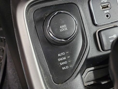 Used 2017 Jeep Compass Latitude w/ Popular Equipment Group AWD/4WD image 21