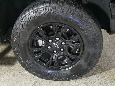 Used 2024 Chevrolet Silverado 1500 ZR2 w/ Technology Package AWD/4WD image 15