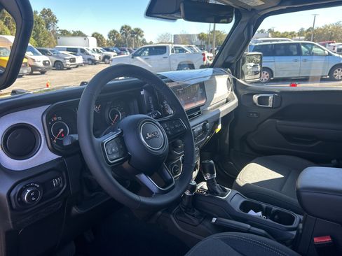 New 2025 Jeep Gladiator Sport image 13