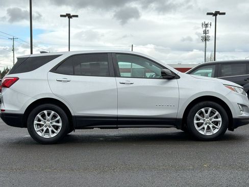 Used 2020 Chevrolet Equinox LS w/ LS Convenience Package FWD image 3