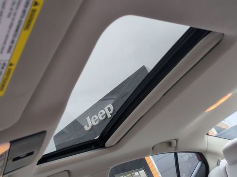 Used 2021 Nissan Altima 2.5 SV w/ SV Premium Package image 19