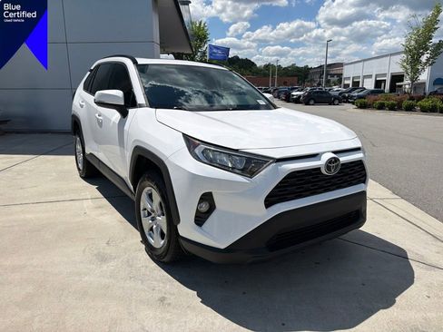 Used 2021 Toyota RAV4 XLE w/ Convenience Package FWD image 1