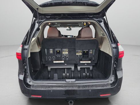 Used 2017 Toyota Sienna Limited Premium image 18