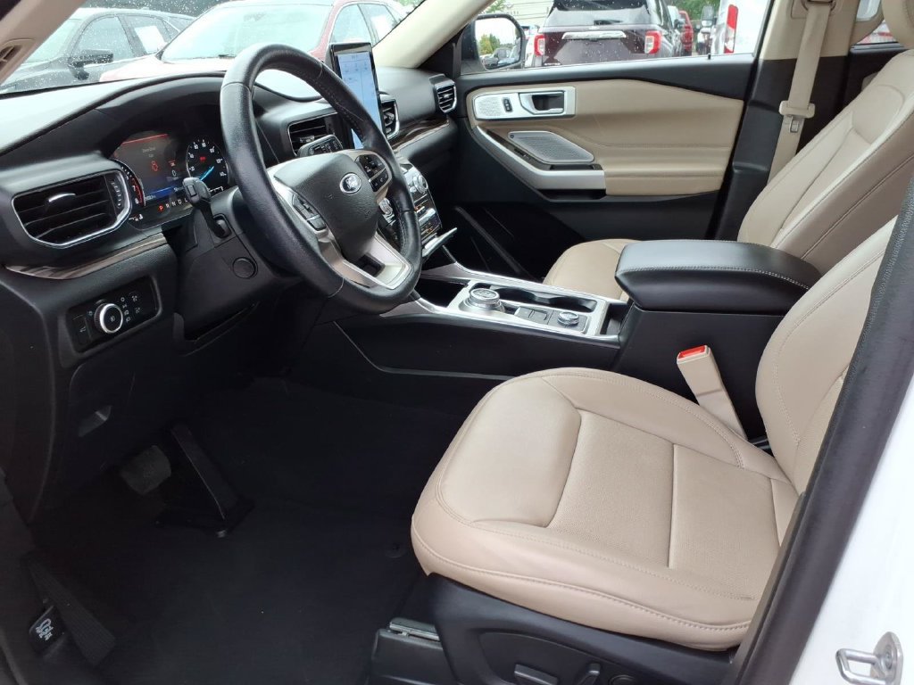Used 2023 Ford Explorer Limited w/ Limited Technology Package AWD/4WD image 10