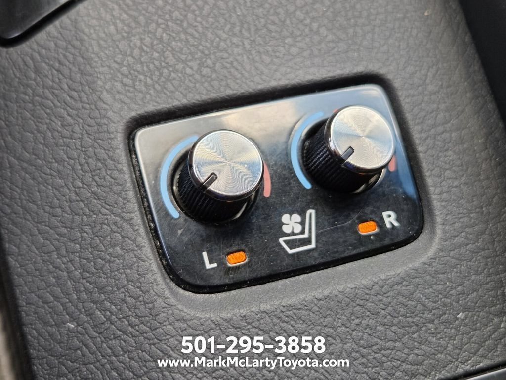 Used 2016 Toyota Avalon Limited FWD image 23