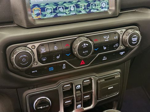 Used 2023 Jeep Wrangler Unlimited Sahara w/ Cold Weather Group AWD/4WD image 24