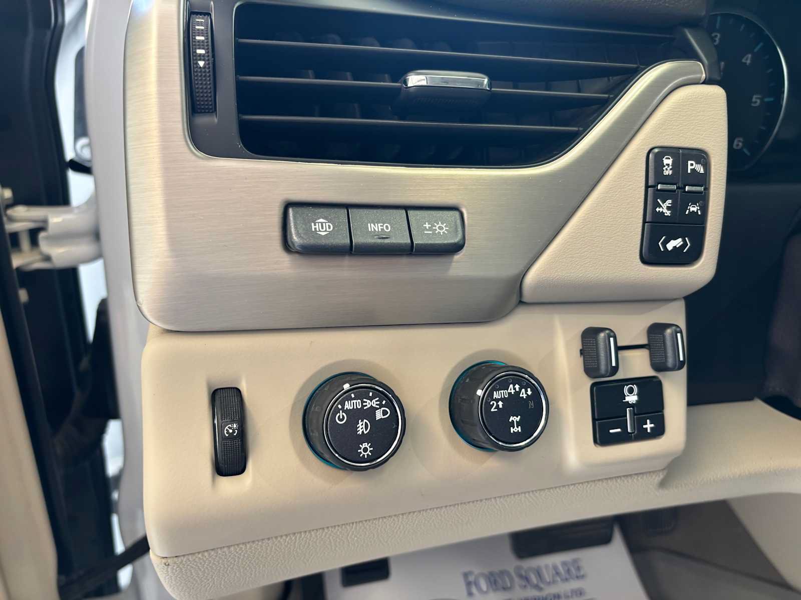 Used 2019 GMC Yukon Denali w/ Denali Ultimate Package AWD/4WD image 17