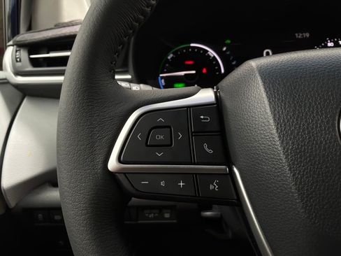 Used 2025 Toyota Sienna XLE FWD image 36