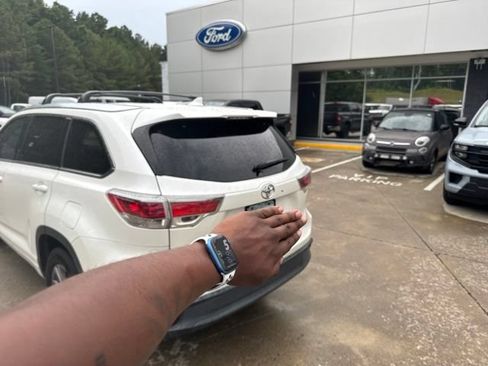 Used 2015 Toyota Highlander XLE FWD image 12
