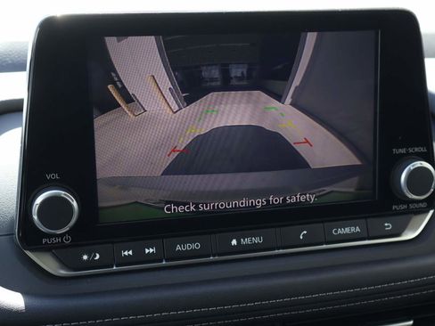 Used 2025 Nissan Rogue SV FWD image 18