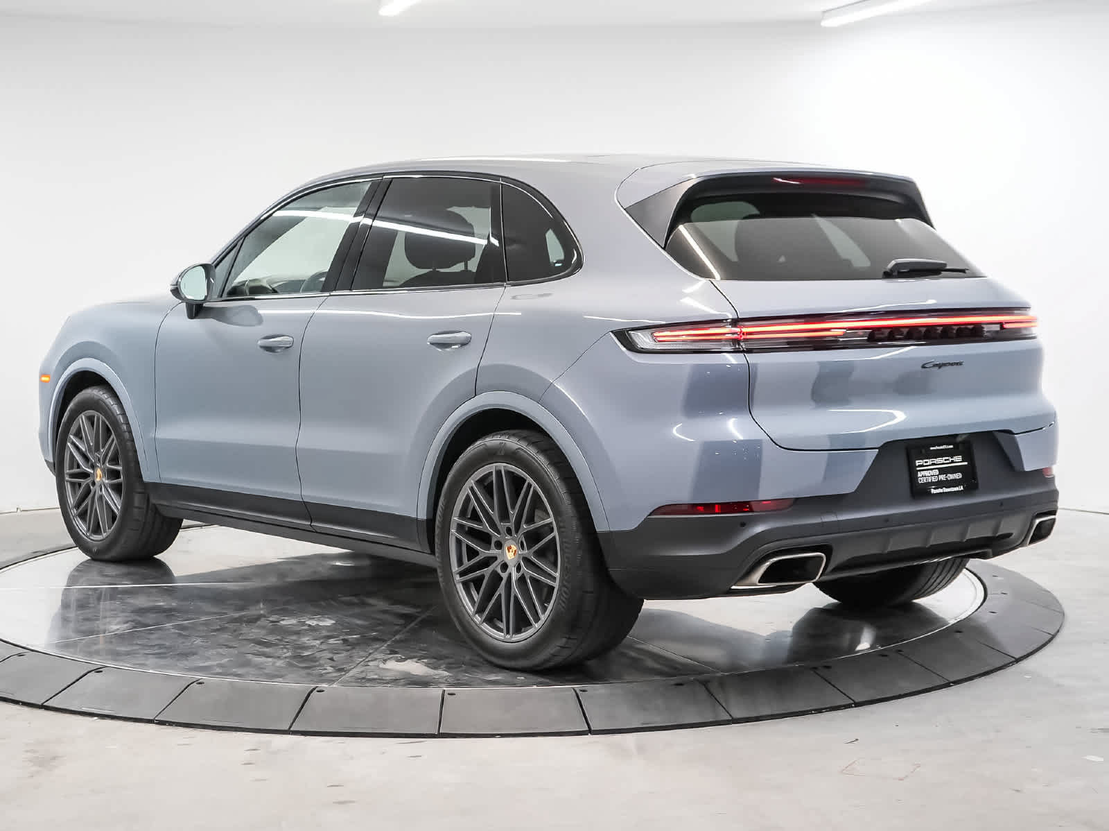 Certified 2024 Porsche Cayenne AWD/4WD image 3