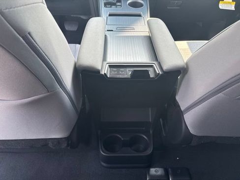 Used 2026 Toyota Sienna LE FWD image 25