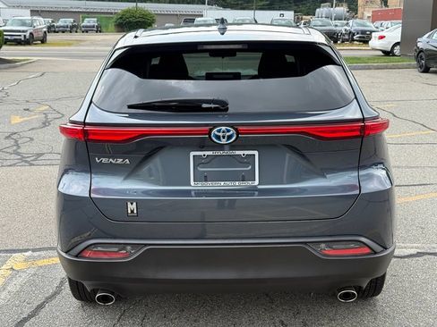Used 2024 Toyota Venza LE AWD/4WD image 5