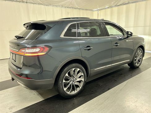 Used 2022 Lincoln Nautilus Reserve w/ Luxury Package image 2