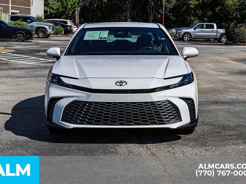 Used 2025 Toyota Camry SE image 11