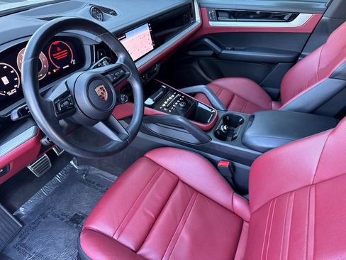 Certified 2024 Porsche Cayenne S AWD/4WD image 5