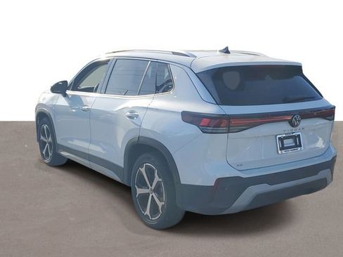New 2026 Volkswagen Tiguan SE FWD image 3