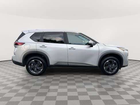 Used 2024 Nissan Rogue SV AWD/4WD image 8