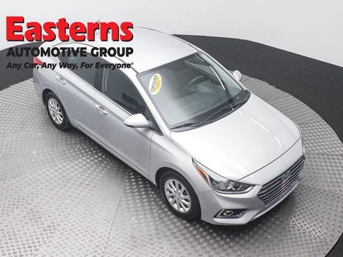 Used 2022 Hyundai Accent SEL FWD image 3