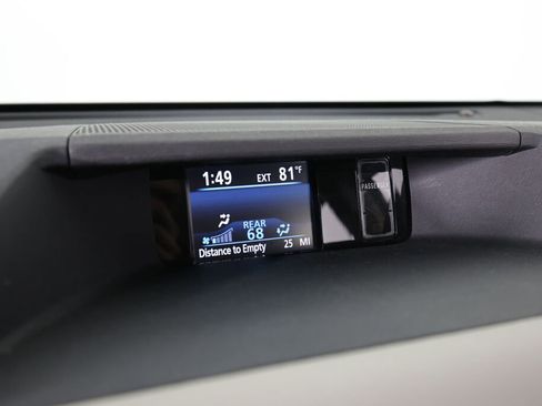 Used 2011 Toyota Sienna XLE FWD image 34