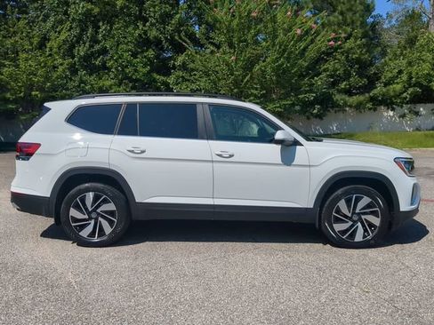 Used 2024 Volkswagen Atlas SE FWD image 3