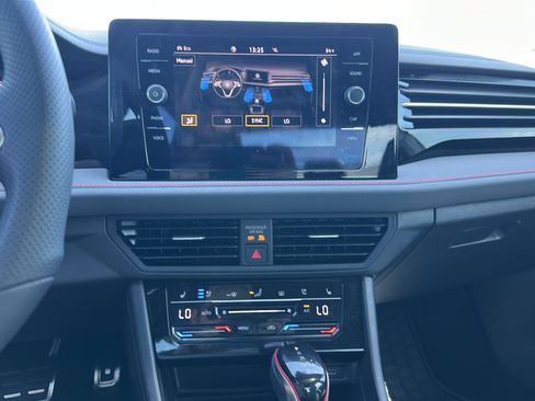 Used 2025 Volkswagen Jetta GLI Autobahn FWD image 29