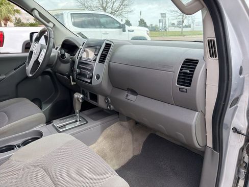 Used 2016 Nissan Frontier SV image 15