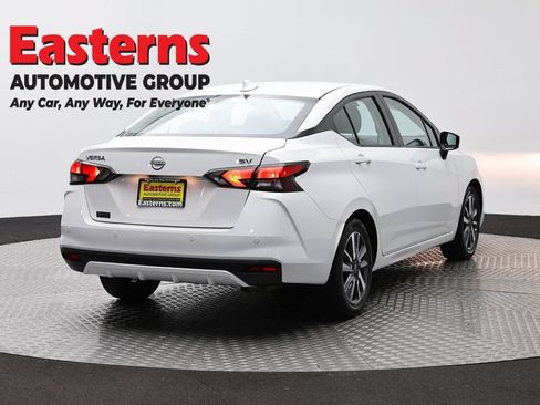 Used 2023 Nissan Versa SV FWD image 5