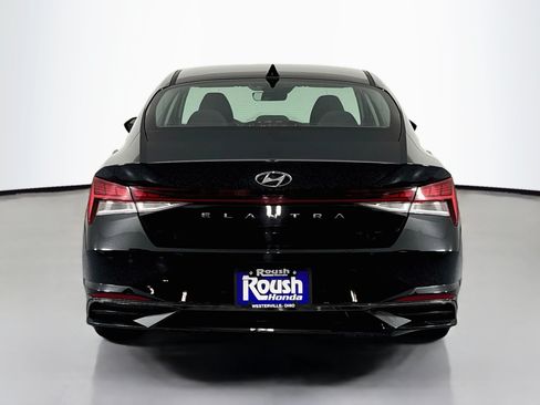 Used 2021 Hyundai Elantra SEL w/ Convenience + Premium Package FWD image 6