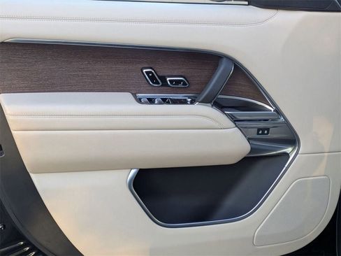 Used 2023 Land Rover Range Rover SE image 16