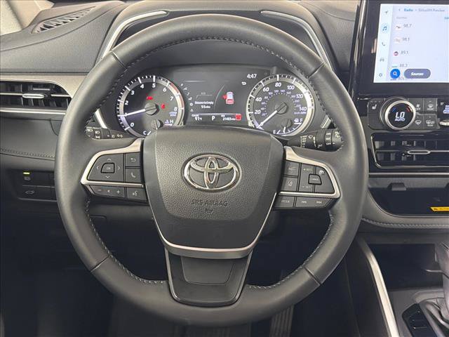 Used 2025 Toyota Highlander XLE AWD/4WD image 25