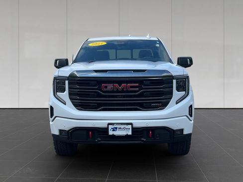 Used 2023 GMC Sierra 1500 AT4 w/ AT4 Premium Package AWD/4WD image 8