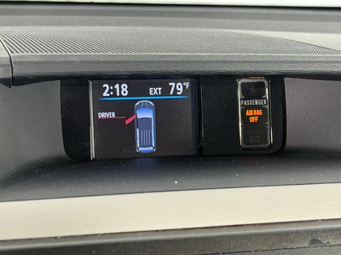 Used 2014 Toyota Sienna XLE image 21