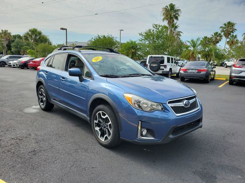 Used 2017 Subaru Crosstrek 2.0i Premium AWD/4WD image 2