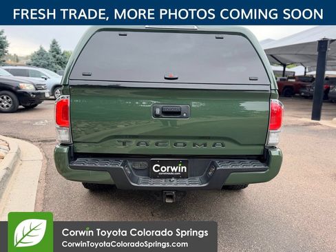 Used 2022 Toyota Tacoma TRD Off-Road w/ TRD Premium Off Road Package AWD/4WD image 7