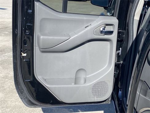 Used 2020 Nissan Frontier SV image 33