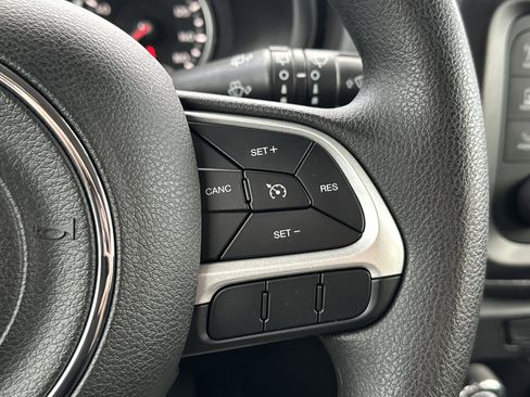 Used 2019 Jeep Renegade Sport image 16