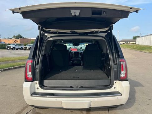 Used 2015 GMC Yukon Denali w/ Premium Package AWD/4WD image 11