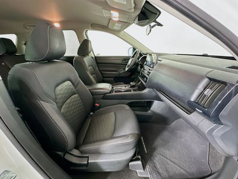 Used 2023 Nissan Pathfinder S image 30