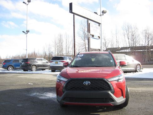 Used 2023 Toyota Corolla Cross LE w/ Moonroof Package image 2