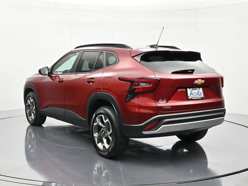 Certified 2025 Chevrolet Trax LT w/ LT Convenience Package image 6